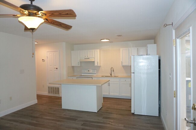 1102 Tiki Too Ave in Fort Walton Beach, FL - Building Photo - Building Photo