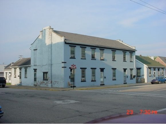 520 3rd St in Aurora, IN - Foto de edificio - Building Photo