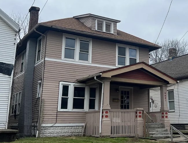 property at 5621 Prosser Ave