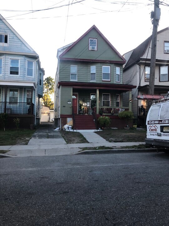 360 Jackson St, Unit Jackson st Floor 2 in Orange, NJ - Foto de edificio