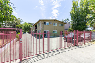 4050 Palm Ave in Sacramento, CA - Building Photo - Building Photo