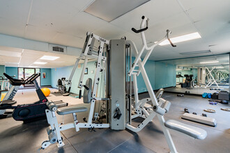 Westgrove Tower Condominiums in Raleigh, NC - Foto de edificio - Interior Photo