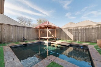 2121 Royal Dominion Ct in Arlington, TX - Building Photo - Building Photo