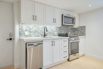 429 Brock Ave in Toronto, ON - Building Photo - Building Photo