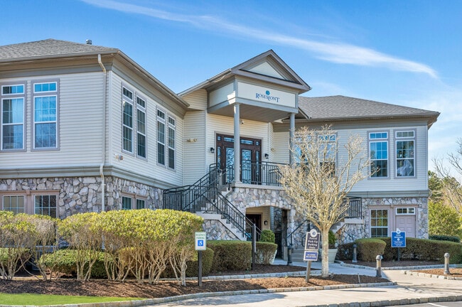 Rosemont Brookhaven in Bellport, NY - Building Photo - Building Photo