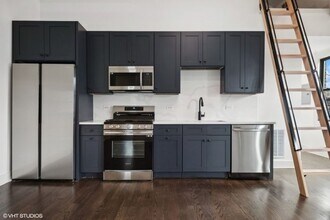 1114 W Grand Ave in Chicago, IL - Foto de edificio - Building Photo