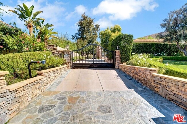 2860 Dewdrop Pl in Westlake Village, CA - Building Photo - Building Photo