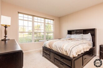 577 Pinebrook Dr in Bolingbrook, IL - Building Photo - Building Photo