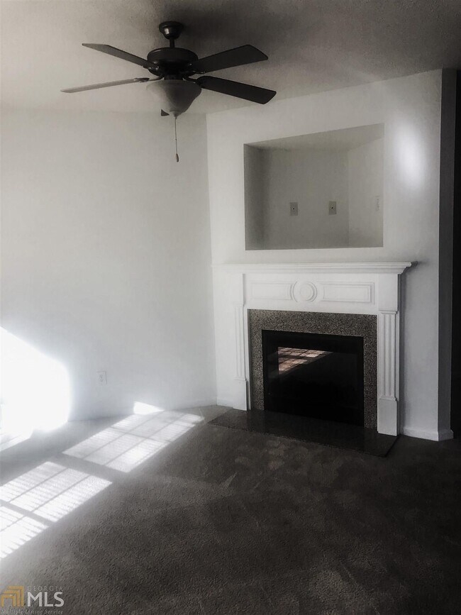 8220 Oakley Cir in Union City, GA - Foto de edificio - Building Photo