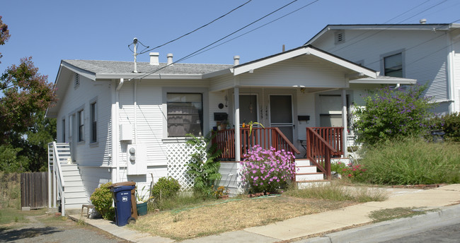 Cedar Street Duplexes in Martinez, CA - Building Photo - Building Photo