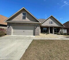 5010 Maggie Ln in Panama City, FL - Building Photo