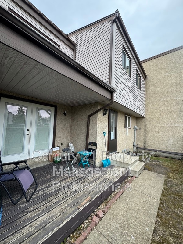 property at 14634 25 St NW