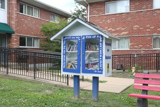 Kingston Drive Apartments in St. Louis, MO - Building Photo - Building Photo