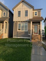 165 Walcrest Blvd. SE in Calgary, AB - Building Photo