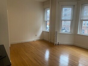 65 Park Dr, Unit 16 in Boston, MA - Building Photo - Building Photo