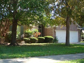19213 Sotogrande Dr in Pflugerville, TX - Building Photo - Building Photo