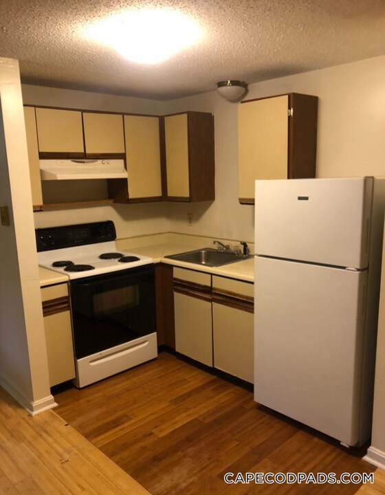 357 Main St in Barnstable, MA - Building Photo