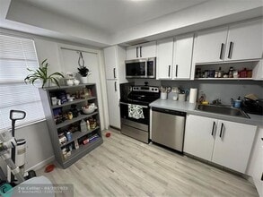 2901 S Palm Aire Dr in Pompano Beach, FL - Building Photo - Building Photo