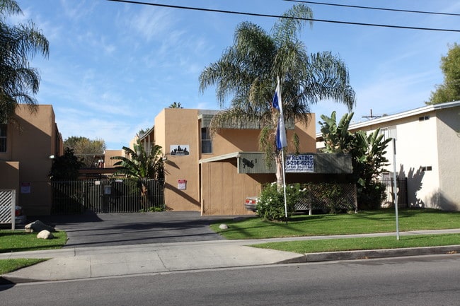 7351 Variel Ave