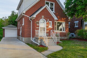 185 Highland Rd W in Kitchener, ON - Building Photo - Building Photo