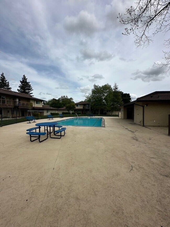 52 W Elliot St in Woodland, CA - Building Photo - Building Photo