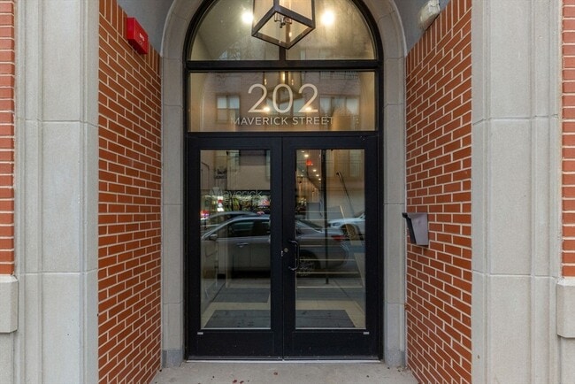 202 Maverick St in Boston, MA - Building Photo - Building Photo