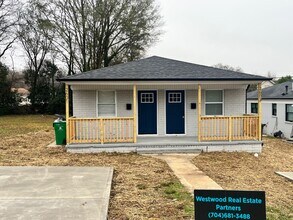 2601 Dundeen St in Charlotte, NC - Building Photo - Building Photo