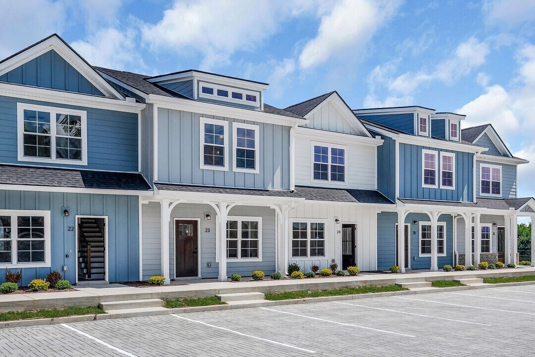 211 S High St in McMinnville, TN - Building Photo