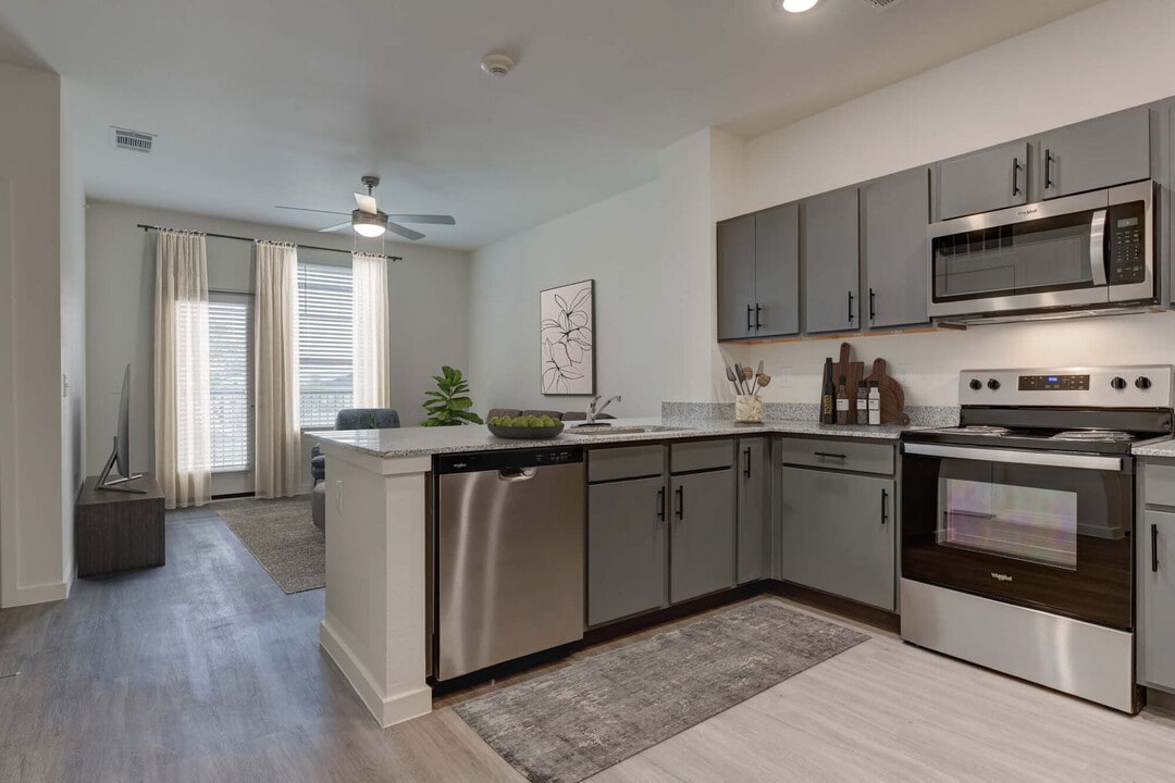 Sunstone Apartments in San Antonio, TX - Building Photo