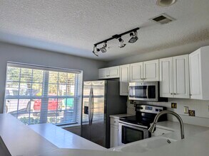 374 1st St S in Jacksonville Beach, FL - Building Photo - Building Photo