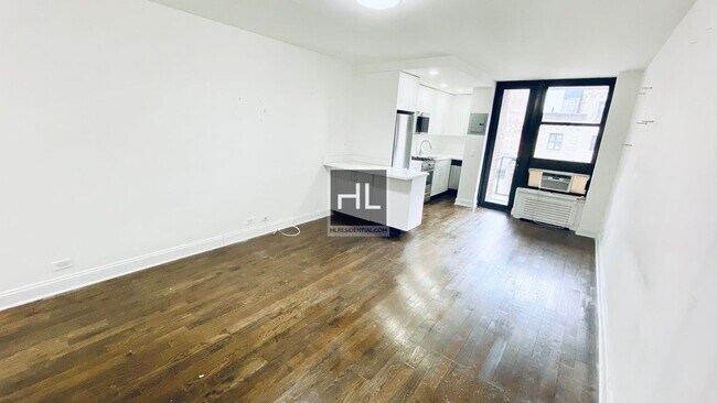 EAST 35 STREET in New York, NY - Building Photo - Building Photo