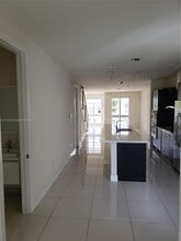 10280 NW 63rd Terrace in Doral, FL - Building Photo - Building Photo