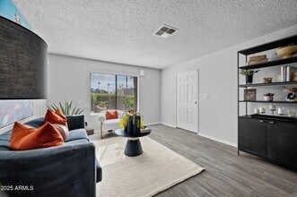 1320 N McQueen Rd, Unit E1 in Chandler, AZ - Building Photo - Building Photo