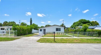3331 NW 8th Pl in Lauderhill, FL - Building Photo - Building Photo