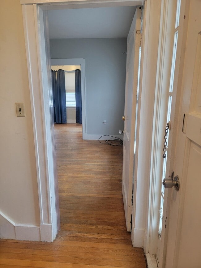 1054 Washington St, Unit 1 in Braintree, MA - Foto de edificio - Building Photo