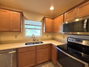 2525 Gowen St in Orlando, FL - Building Photo - Building Photo