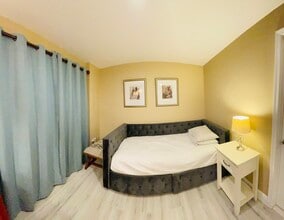 20362 Burnley Sq, Unit 101 in Sterling, VA - Foto de edificio - Building Photo