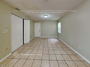 811 NW 98th Ave in Plantation, FL - Foto de edificio - Building Photo