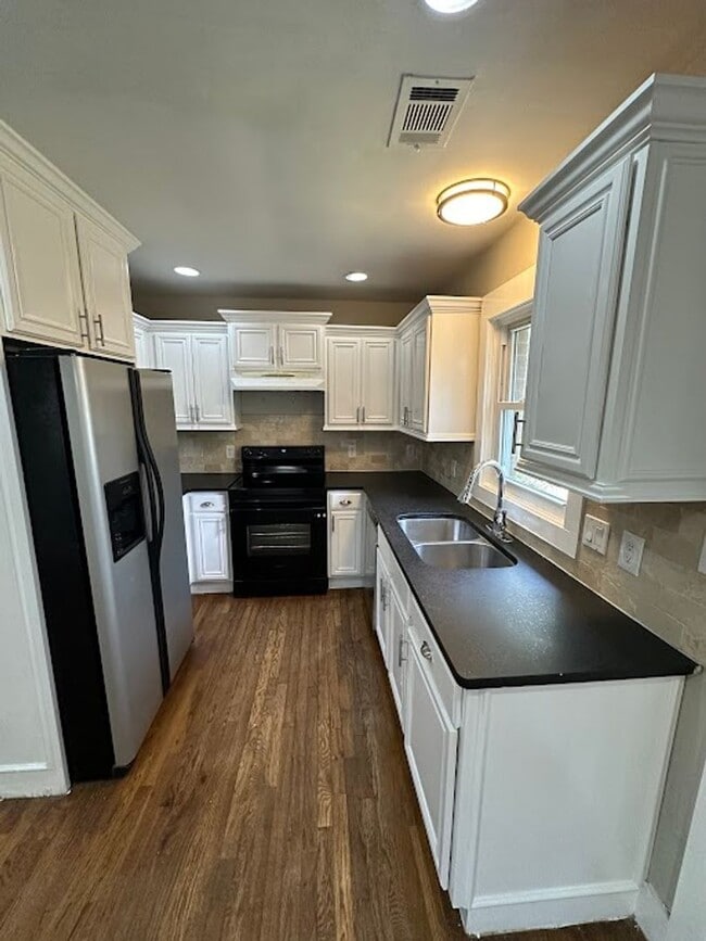 property at 2116 Seavey Dr