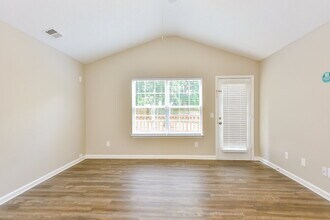 712 Alisa Cove in La Vergne, TN - Building Photo - Building Photo