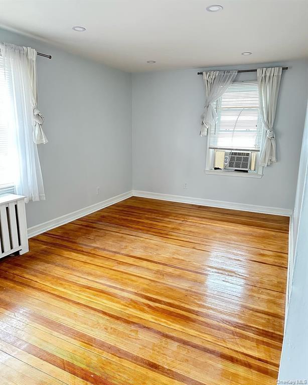 626 Stewart Ave in New Hyde Park, NY - Building Photo - Building Photo