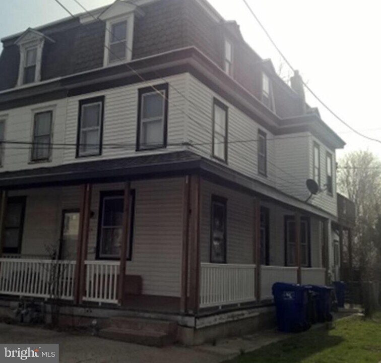 219 Ryers Ave in Cheltenham, PA - Building Photo