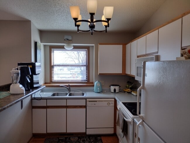 2229 9th St in Coralville, IA - Building Photo - Building Photo