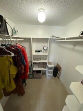 220 SW 9th Ave, Unit 516 in Hallandale Beach, FL - Foto de edificio - Building Photo