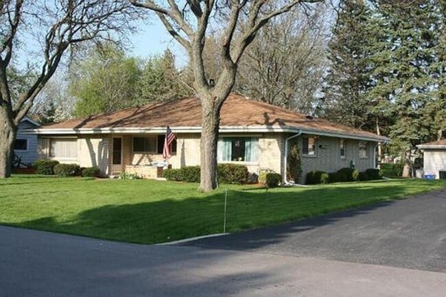 property at 5642 S 106th St