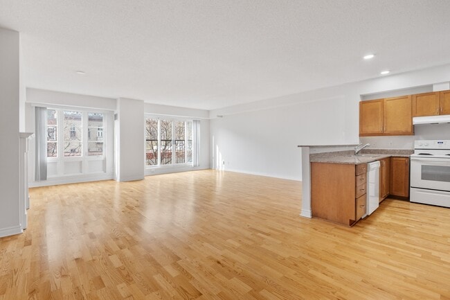 Clarendon Lanes in Ottawa, ON - Building Photo - Building Photo