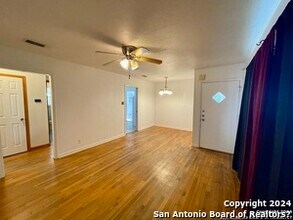 338 Addax Dr in San Antonio, TX - Building Photo - Building Photo