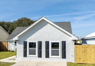 104 Oleander Cir in Panama City Beach, FL - Building Photo - Building Photo