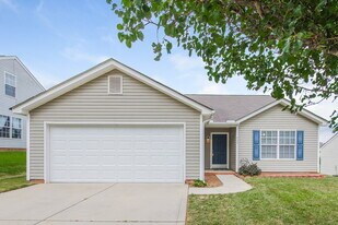 533 River View Dr in Lowell, NC - Building Photo