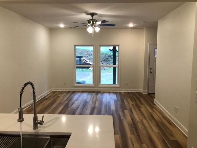 38-40 Kaitlyn Ct in Hamilton, GA - Building Photo - Building Photo